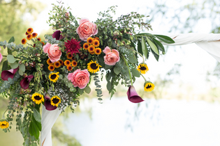 5 Looks to Inspire Your Sunflower Wedding Bouquets featured image