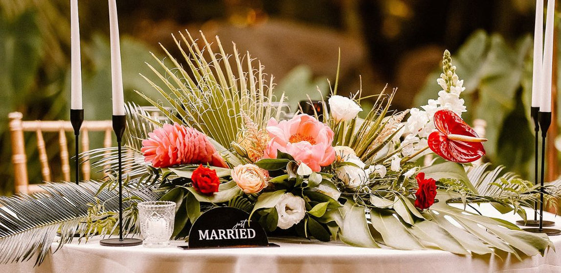 tropical greenery wedding decor centerpiece
